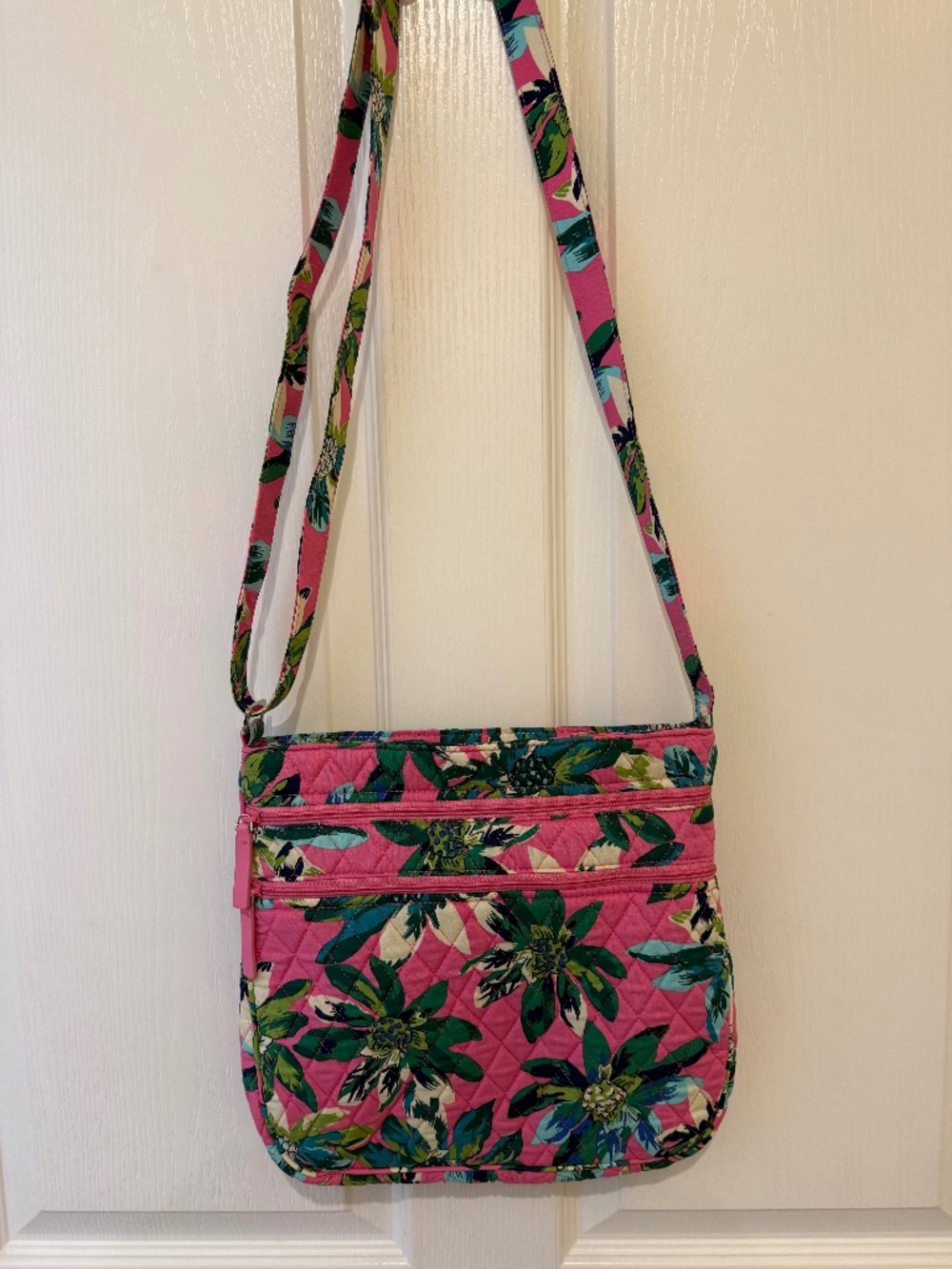 💕🌴Vera Bradley "Tropical Paradise" Triple Zip Hipster Crossbody Bag🌴💕